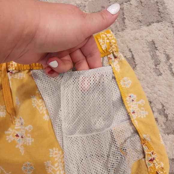 Patagonia Barely Baggies Ylloe Aztec 2" Pull On Nylon Women's Size Medium - Picture 10 of 16